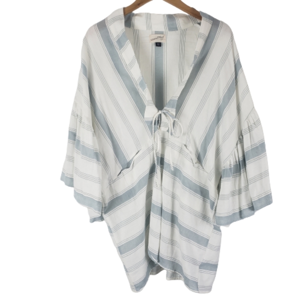 Universal Thread White and Light Blue Striped Kimono Top